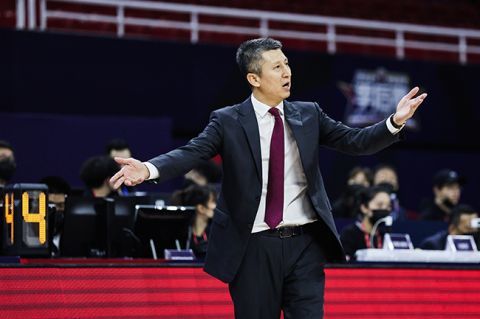 去年父亲参加拍卖会的时候，他曾经在电话里听父亲说起过。
